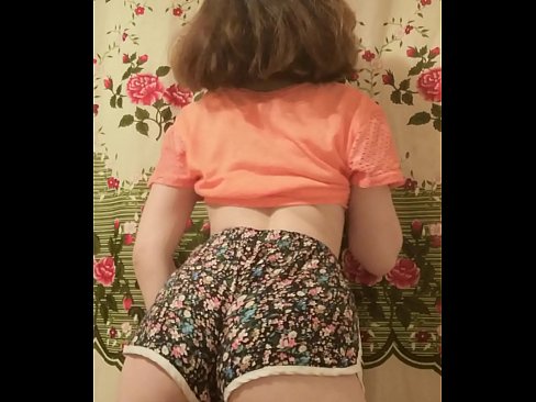 ❤️ Gadis muda seksi menanggalkan celana pendeknya di depan kamera ☑ Sialan pada kami ️❤
