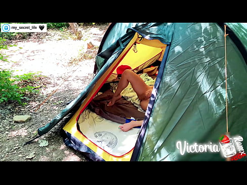 ❤️ Difilmkan di kamera Pria brengsek yang bersemangat dari Orang Asing di dalam tenda ☑ Sialan pada kami ️❤